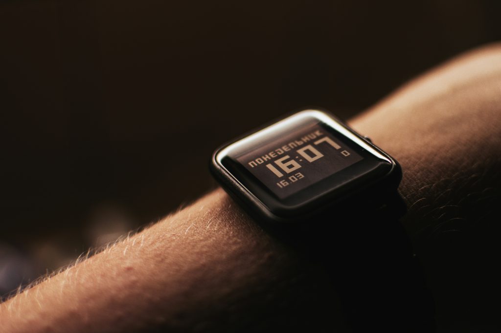 Smart Glasses vs Smartwatches