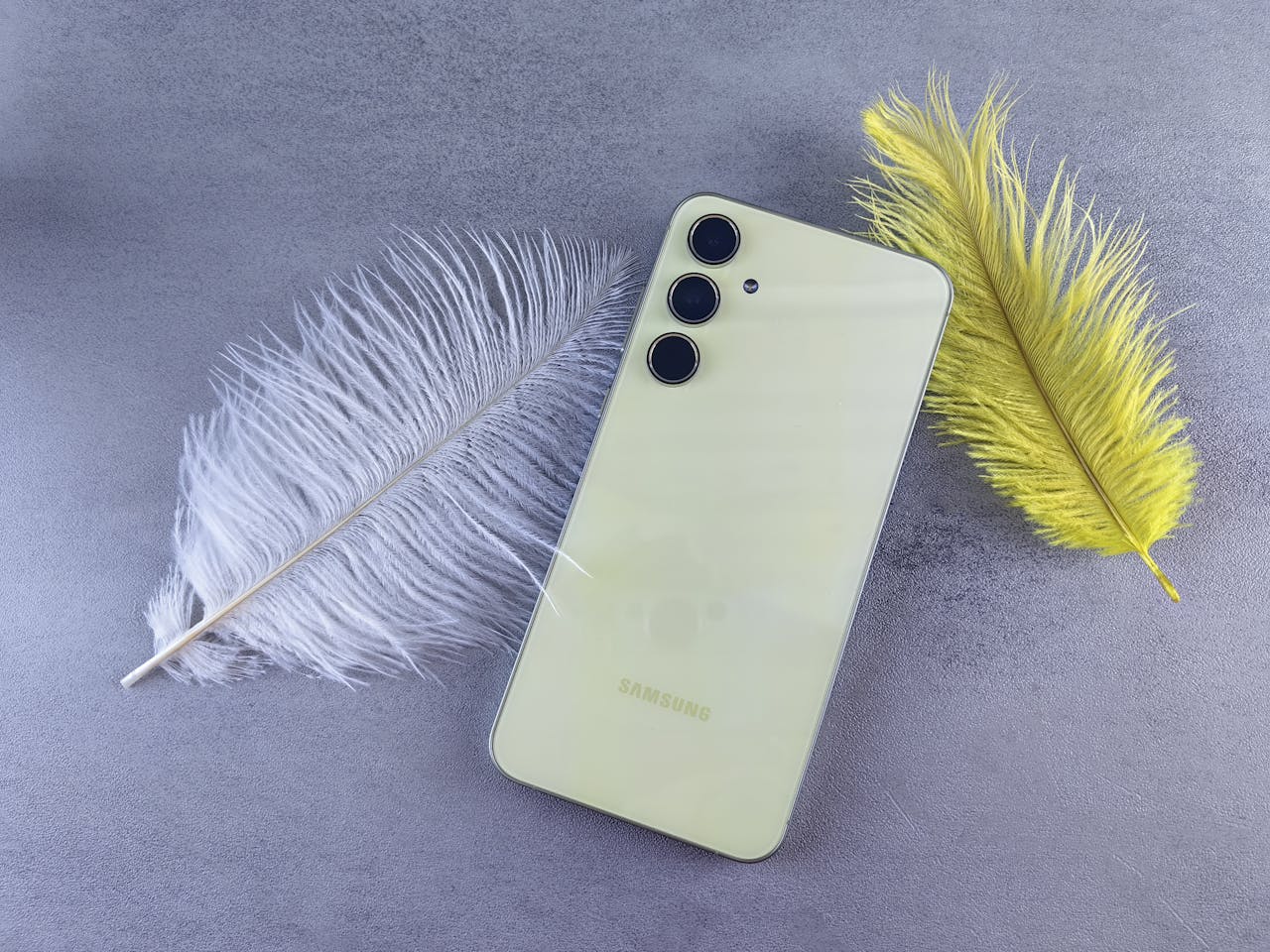 Samsung Feature Phones in Pakistan